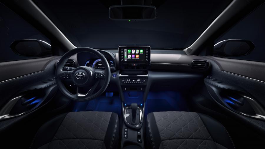 Торпедо Toyota Yaris Cross Hybrid 2020 года  (WW) (фото 11 из 16)